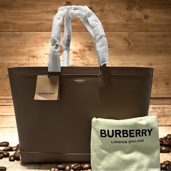NWT! Burberry Tote Bag - Picture 5 of 16